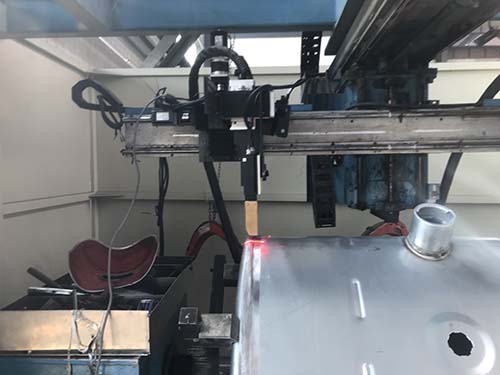 創(chuàng)想智控焊縫跟蹤汽車(chē)油箱行業(yè)的應(yīng)用