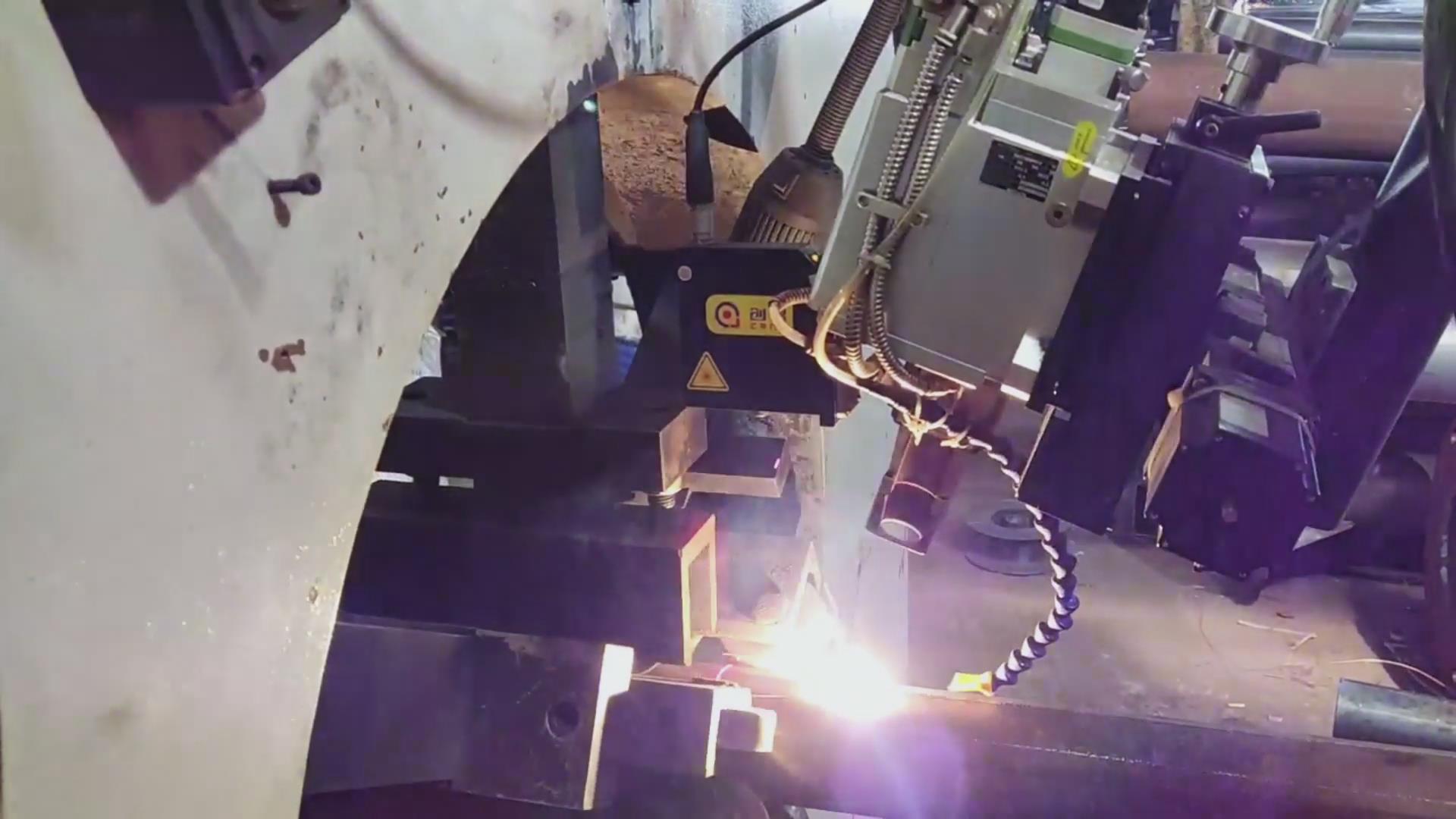 創(chuàng)想智控激光焊縫跟蹤器應(yīng)用于專機(jī)，實(shí)現(xiàn)燈桿焊接全自動(dòng)化升級(jí)